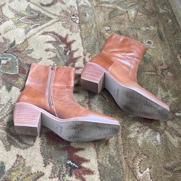 Matisse Ezra Women's Brown Ankle Boosts.